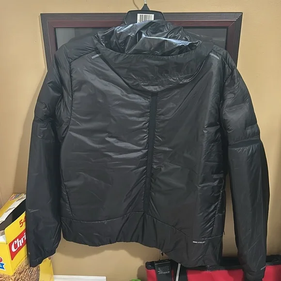 Men’s New Nike Aeroloft jacket - sz lg - black with 3m insignia.
Asking $200 obo - Picture 2 of 6